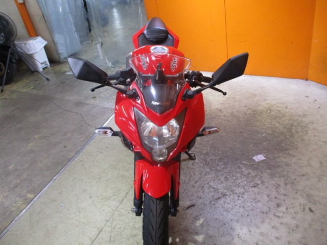 フロントから見てもこの通り状態グッド！購入時はＬＥＤ取付工賃無料ですので是非ともこの機会に！